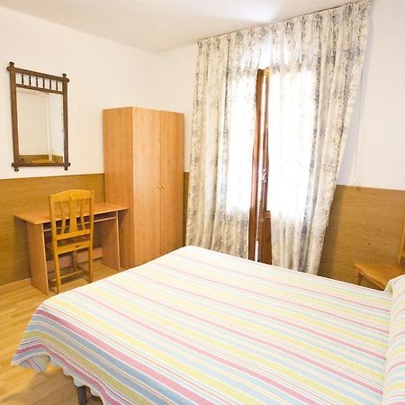 Hostal Lizana อูเอสกา ภายนอก รูปภาพ