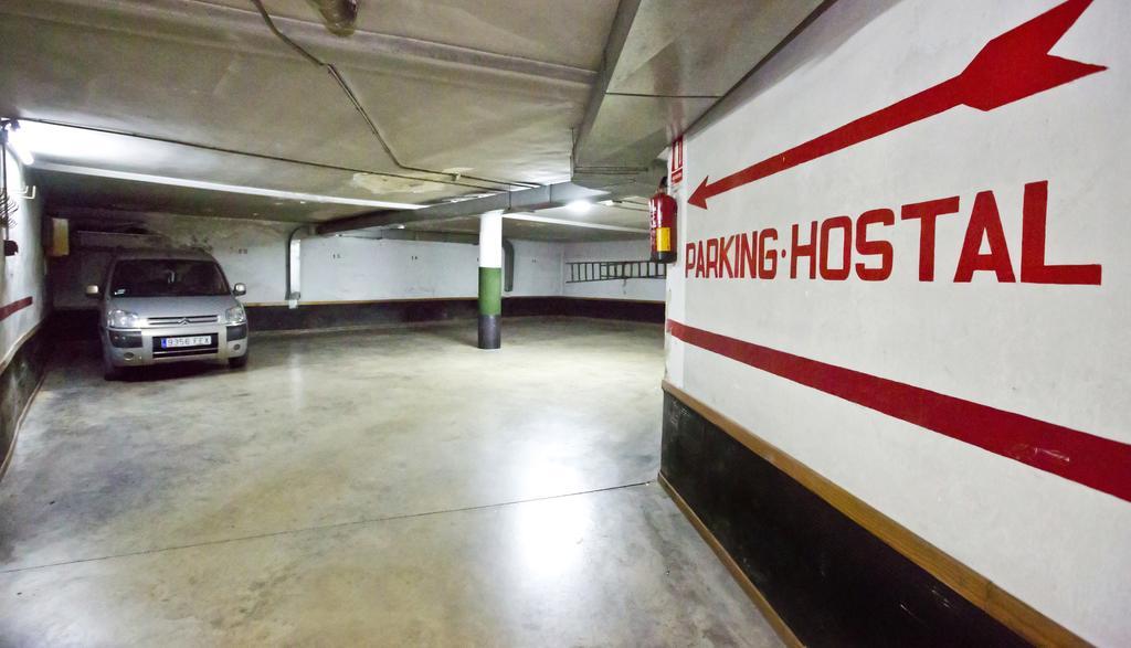 Hostal Lizana อูเอสกา ภายนอก รูปภาพ