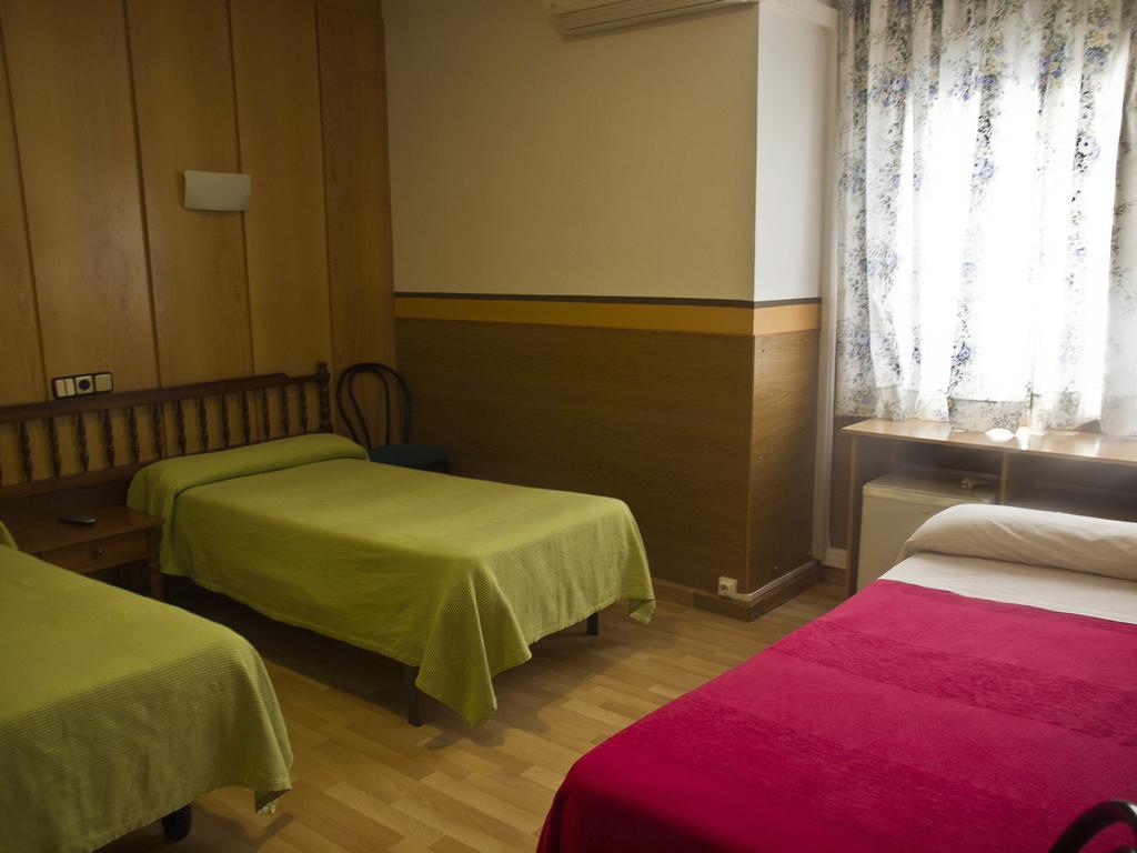 Hostal Lizana อูเอสกา ห้อง รูปภาพ
