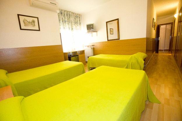 Hostal Lizana อูเอสกา ภายนอก รูปภาพ