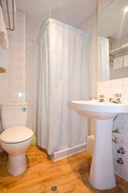 Hostal Lizana อูเอสกา ภายนอก รูปภาพ